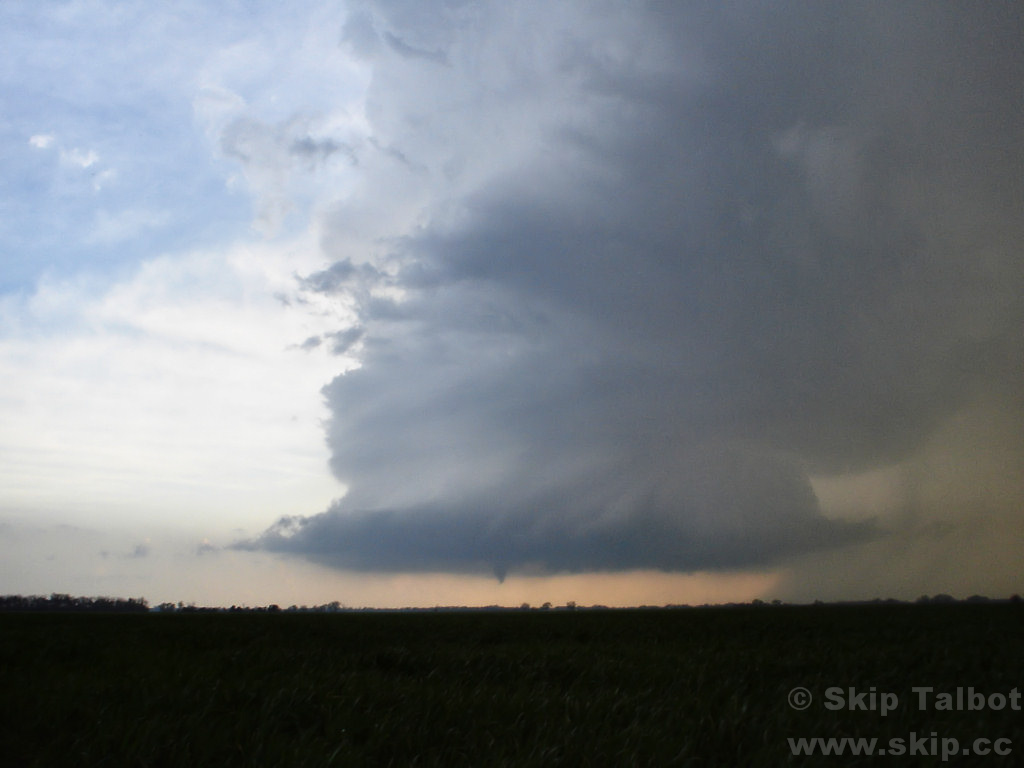 A supercell thunderstorm with pendant funnel